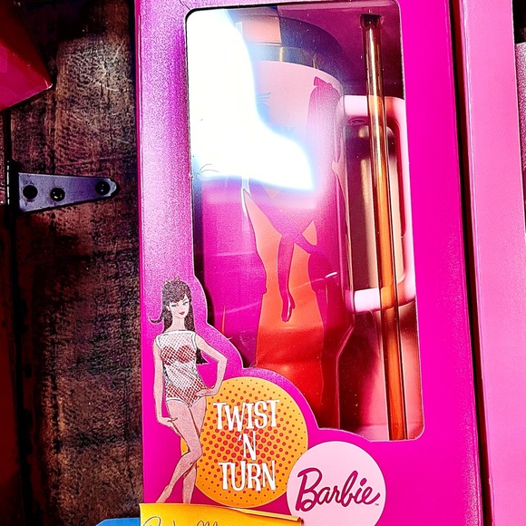 Authentic Barbie Collection Stanley 40oz Quencher ‘60s Twist ‘n Turn - Picture 1 of 7
